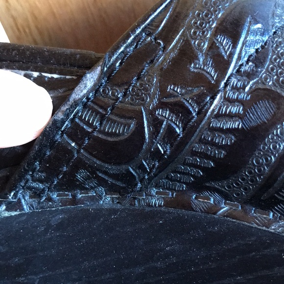 Dansko 39 pro tooled leather embossed floral pattern black stapled 2” clogs GUC - Picture 9 of 14